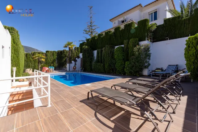*  Espectacular chalet con piscina y vistas impresionantes — 3