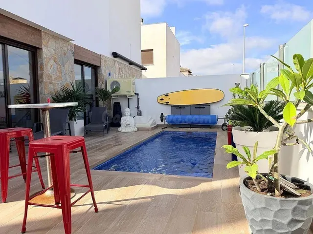 Villa moderna con piscina privada y solárium en Lomas de Cab - foto 2