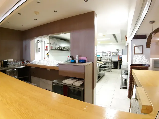 Amplio Local Comercial de 600 m2 en Ubicación Estratégica de Calahonda Baja — 9