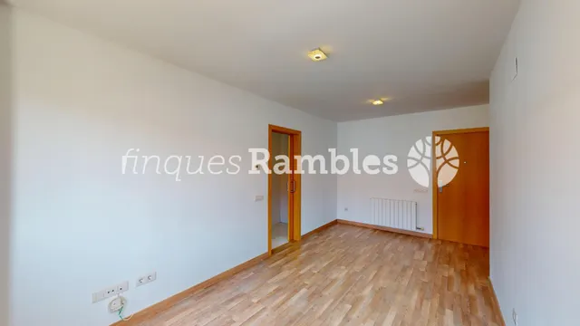 PISO PRÁCTICAMENTE NUEVO, EN LA TRANQUILA ZONA DEL BARRI SANT PERE — 6