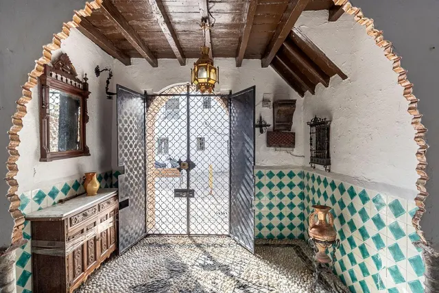 Gran casa histórica con patio central, terrazas y cochera en - foto 2