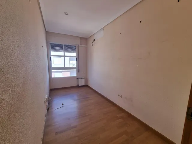 PISO AVDA. AMALIO GIMENO — 8