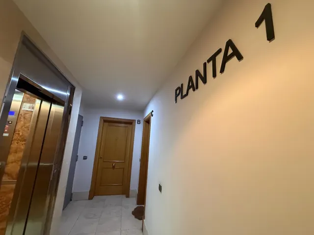 Piso en la zona del Hospital Dr. Negrín y campo de golf Las Palmeras. — 28
