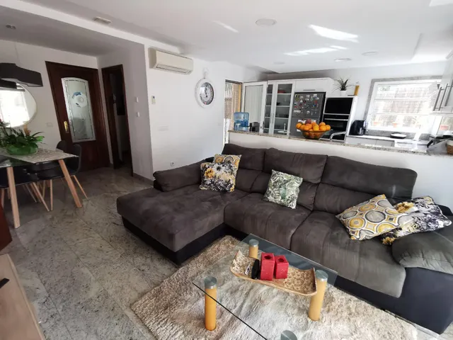 CHALET CON LICENCIA DE ALQUILER VACACIONAL — 34