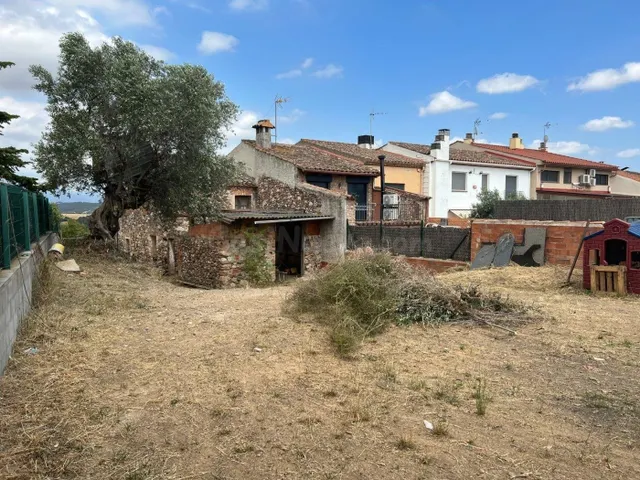 SOLAR EN VENTA CON CASAL DE PIEDRA EN LA SERRA BARONA - foto 2