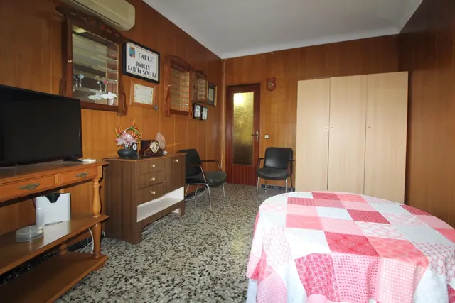 Gran piso en el centro de Torrevieja con 4 dormitorios a 900m del mar — 20