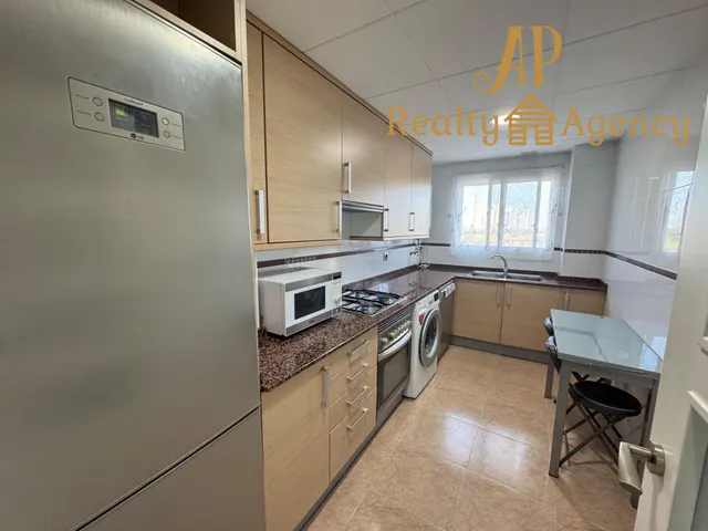 ALQUILER TEMPORAL de  fantástica vivienda situada en Benetússer, de 3 habitaciones, 2 baños, y garaje. — 8