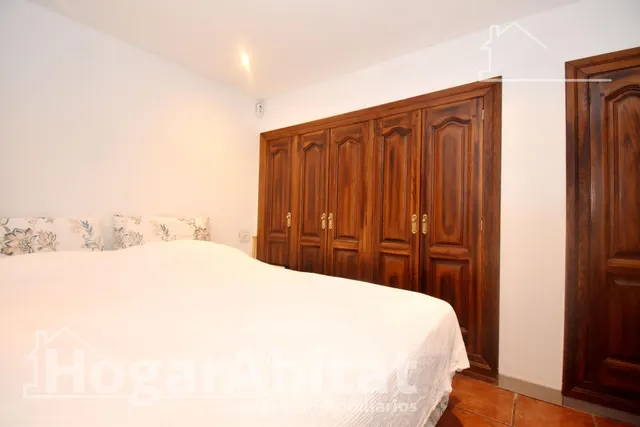 Atractivo chalet amplio con piscina privada, garaje y terraza, todo amueblado y cerca de la playa. — 25