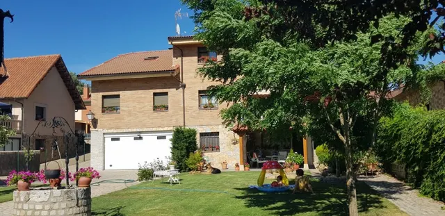 LUJOSO CHALET CON PARCELA EN GOLMAYO — 7