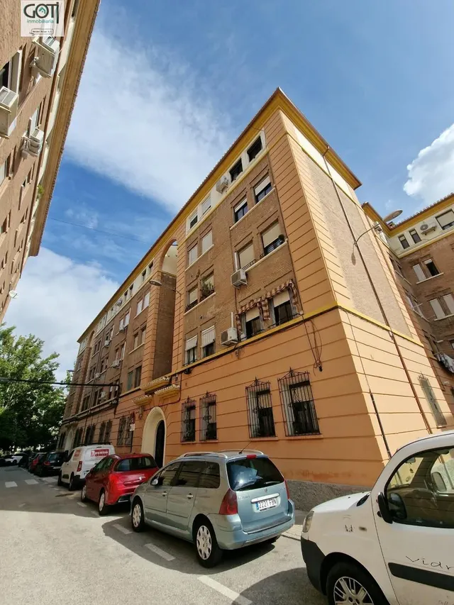 Amplio y Luminoso Piso en el Corazón de Granada por €900 — 27