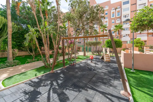 Piso con garaje y trastero en avda. mediterráneo — 40