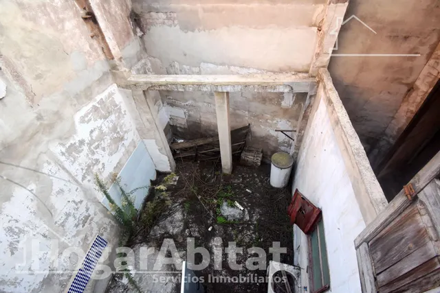 ¡Hazla a tu gusto! Casa amplia y luminosa de tres alturas para reformar, cerca del ayuntamiento — 14