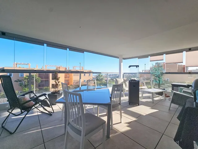 Apartamento moderno de 3 dormitorios con vistas al mar en Cé - foto 3