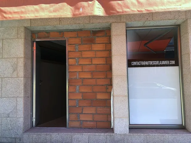 SE ALQUILA LOCAL COMERCIAL EN RIBEIRA — 8