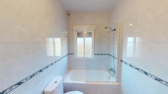 Chalet con placas solares en  zona las gaviotas — 39