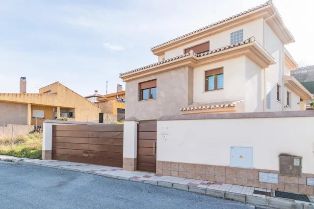 ¡Descubre el hogar de tus sueños en este espectacular chalet independiente! — 3