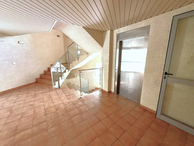 Apartamento moderno y espacioso en primera línea de mar junto a Playa del Cura. ¡3 dormitorios, 2 baños, balcón con vistas al mar (sureste) y piscina comunitaria! — 35