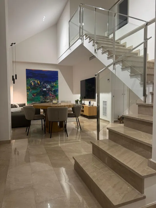 Espectacular Ático Dúplex con Terraza y Garaje Junto a los j - foto 3