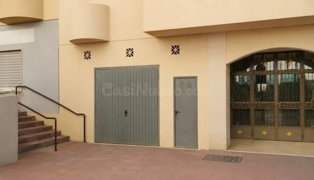 LOCAL COMERCIAL EN ALQUILER EN PLENO CENTRO – 30 M² CON 6 ME - foto 3