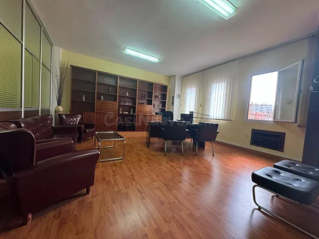 OFICINA EN VENTA EN EL CENTRO - foto 2