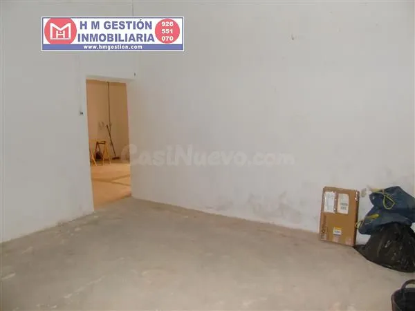 LOCAL COMERCIAL EN PRIMERA LINEA COMERCIAL. CON PATIO DE 14  - foto 4