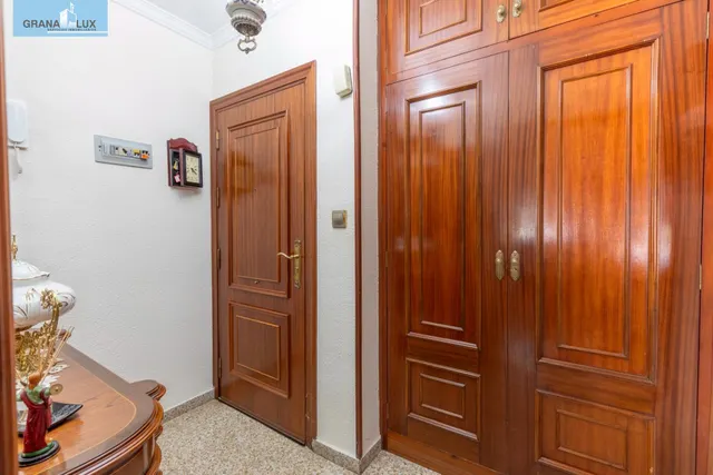 Amplia vivienda de 4 dormitorios con plaza de garaje opcional en Granada — 8