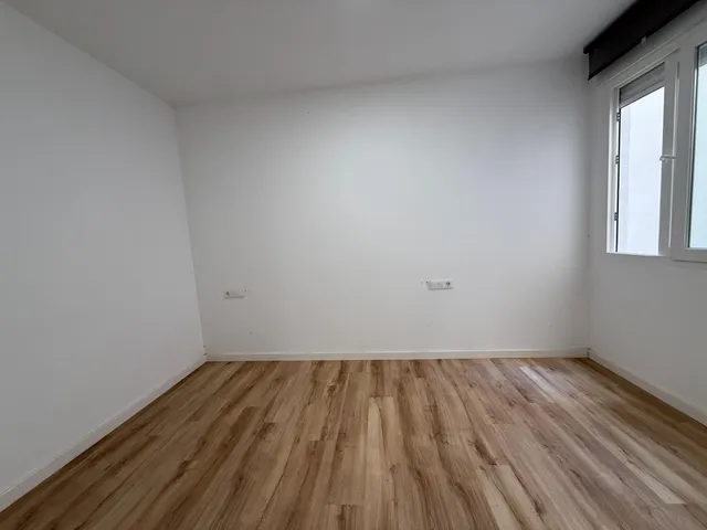 LOCAL COMERCIAL REFORMADO JUNTO AL PARQUE DEL TOSSAL – ZONA TRANQUILA Y BIEN COMUNICADA — 9