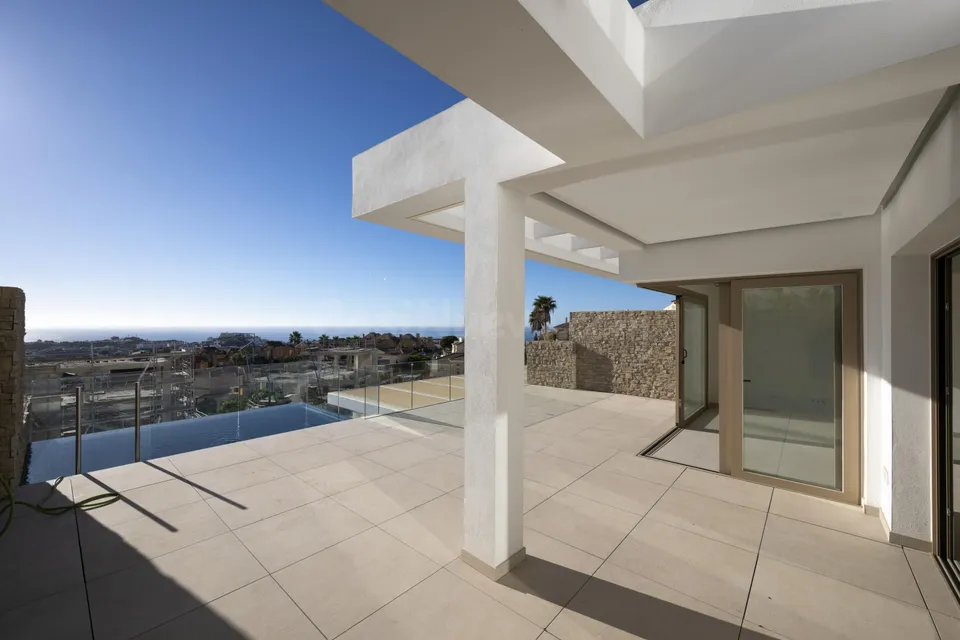 Luxury Ground-Floor Apartment with Private Infinity Pool & Sea Views near Calanova Golf