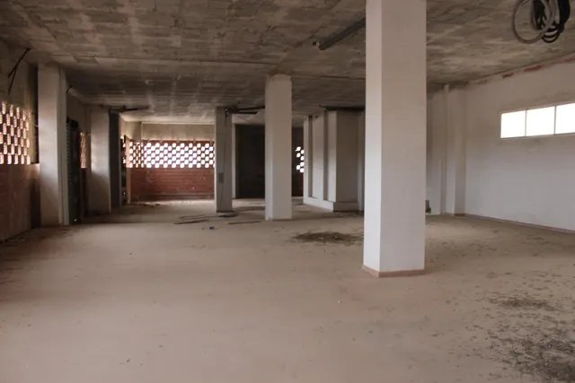 Se alquila local comercial en zona Squash de origen, posibilidad de alquilar todas las dimensiones q — 5