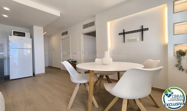 Apartamento en Primera Línea de Mar, Reformado, con Terraza  - foto 5