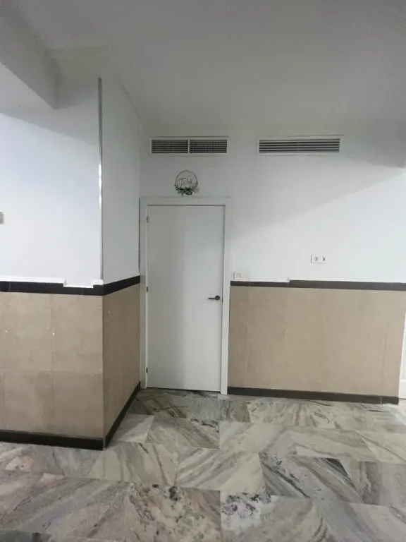 Local comercial diáfano a pie de calle en Sevilla este — 10