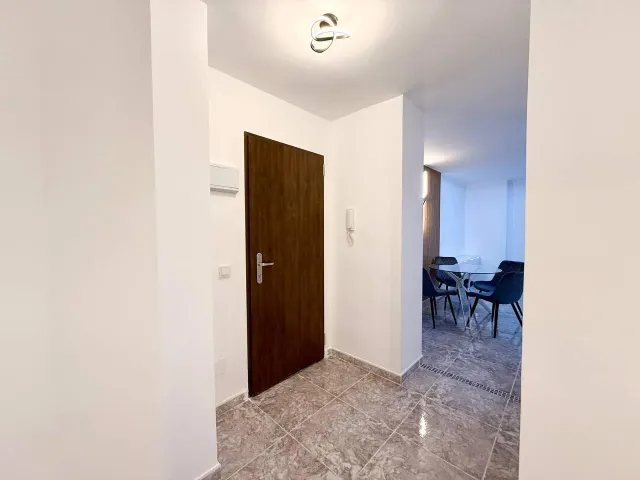 Apartamento reformado de 2 dormitorios en primera línea de Playa del Cura con vistas laterales al mar — 33