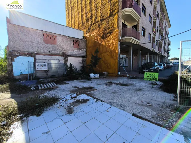 CASA CON PEQUEÑO TERRENO PARA REFORMAR EN CARRETERA ALCANTARILLA — 2