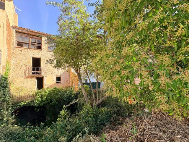 Oportunidad!! Casa grande esquinera a Santa Coloma de queralt por 105.000eur con muchas posibilidades. — 2