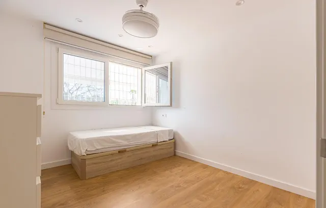 Alquiler vivienda en Juan Carlos I- Avenida Infanta Cristina. — 12