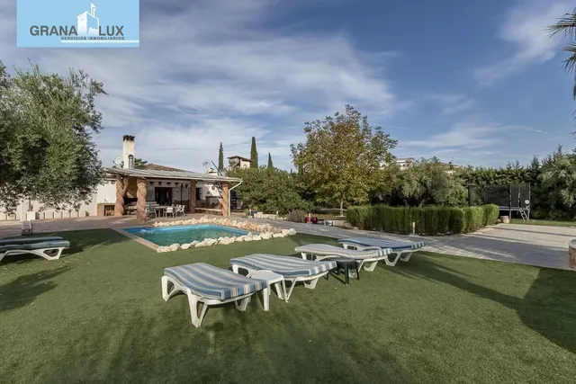 Chalet independiente con pozo propio y placas solares — 35