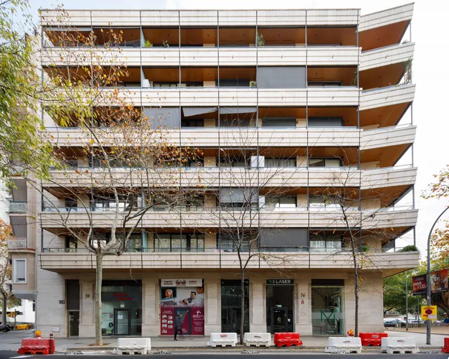 Local comercial 74m² en alquiler - Eixample — 4