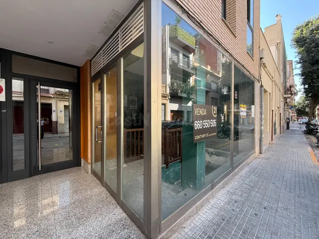 Venta de Local + Garaje en Calle Industria de Calella - foto 4