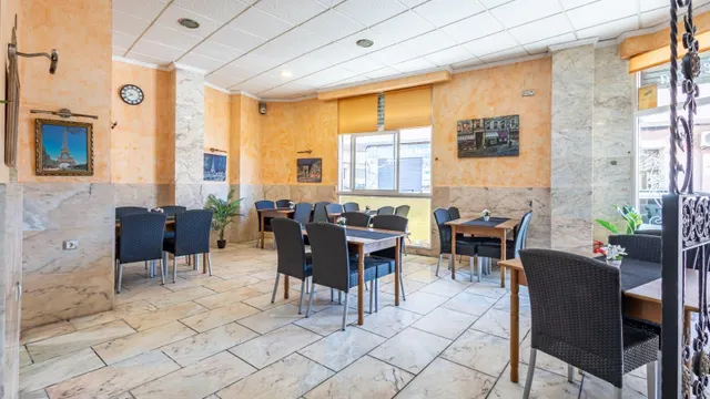Local comercial listo para restaurante en pleno centro de Torrevieja — 5