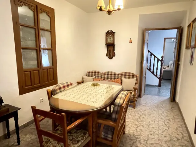 CASA CON GRAN PATIO EN VILLANUEVA DE ALGAIDAS PUEDE SER TUYA - foto 4