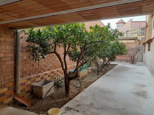 OPORTUNIDA GRAN CASA DE PUEBLO CON VIVIENDA UNIFAMILIAR Y NAV ES ANEXAS — 4