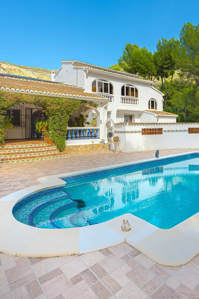 Villa Montgó. Villa tradicional en venta en las laderas del Montgó, entre Dénia y Jávea. — 3