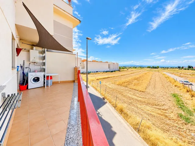 Bonito piso exterior y luminoso de dos dormitorios, baños y aseo en Albolote junto al metro y con plaza de garaje — 21