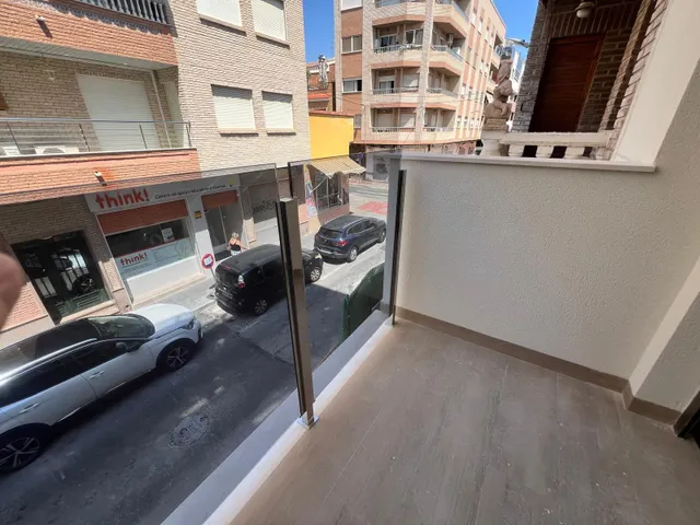 Para estrenar en el centro de Torrevieja, a estrenar! 🏡✨ — 13