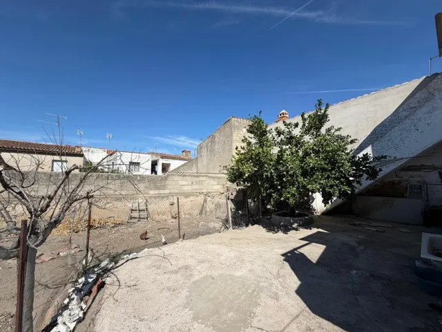 CASA DE PLANTA BAJA CON PATIO DE 150 METROS CON APARTAMENTO  - foto 3