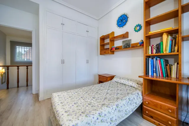 Pareado 6 habitaciones 331m² en venta - El Plantío — 28