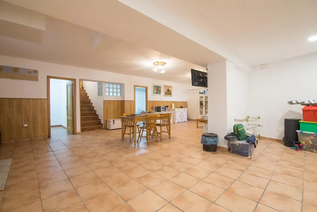 CHALET PAREADO A UN PASO DEL CAMPO DE GOLF CON 5 habitaciones 3 BAÑOS — 48
