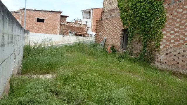 Solar per edificar habitatge amb magatzem — 9