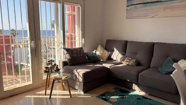 Apartamento con solárium, barbacoa, piscina comunitaria y vistas al mar en El Alamillo — 2