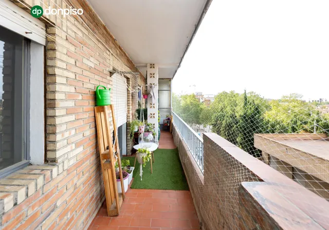 En Venta Piso de 4 dormitorios con ascensor, ideal para reformar a tu gusto. — 2